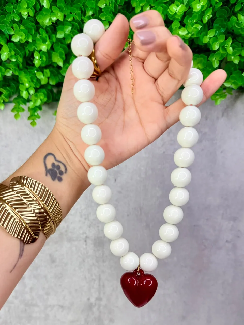 Collar blanco corazon vino